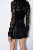 WAGGMI OBSIDIAN Leather Skirt kadın deri etek, manken üzerinde
