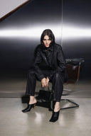 WAGGMI HALO Embellished Denim Shirt kadın denim gömlek, manken üzerinde