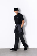 WAGGMI LINE Tailored Trousers erkek kumaş pantolon, manken üzerinde