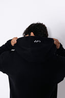 WAGGMI ARC Hoodie erkek kapüşonlu sweatshirt, manken üzerinde