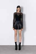 WAGGMI OBSIDIAN Leather Skirt kadın deri etek, manken üzerinde